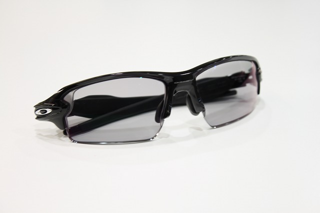 OAKLEY FLAK2.0 純正度付き調光レンズカスタム – メガネのクギミヤ